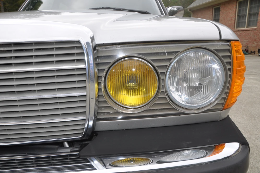 1981 Mercedes-Benz W123 Sedan - Image 16 of 31