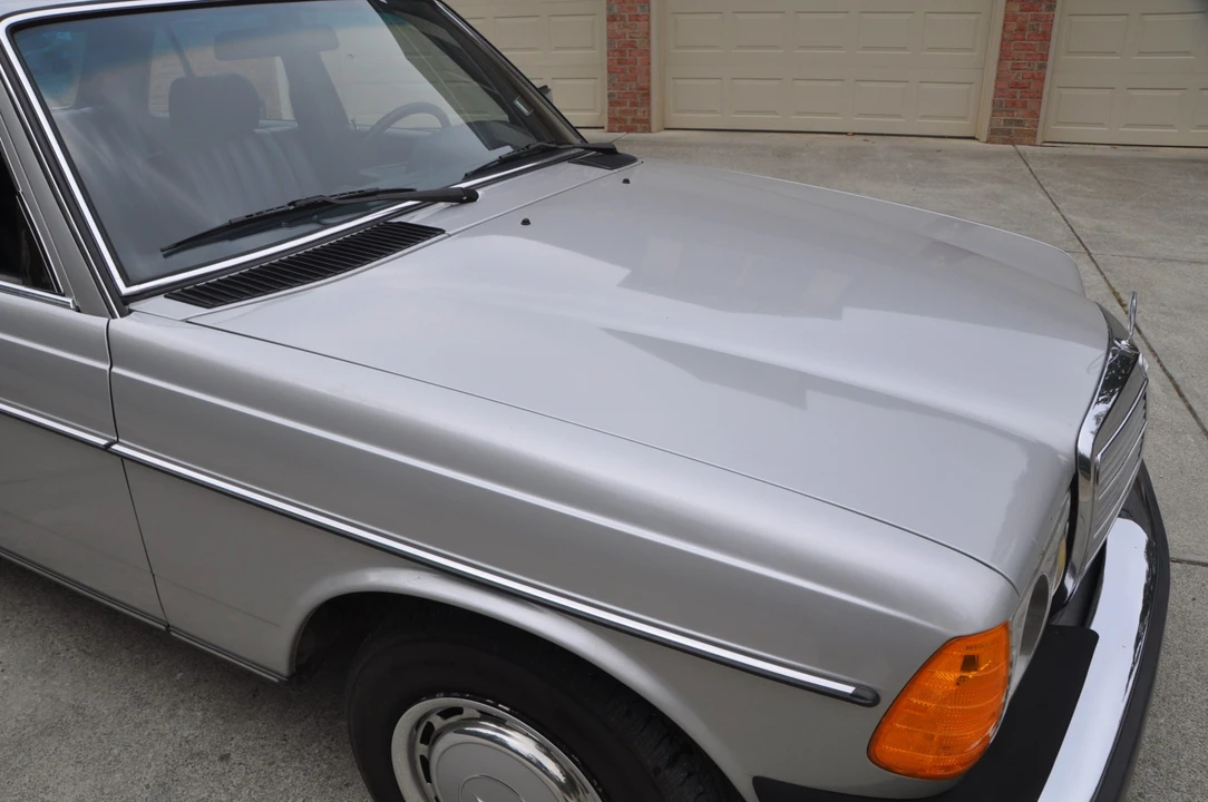 1981 Mercedes-Benz W123 Sedan - Image 19 of 31
