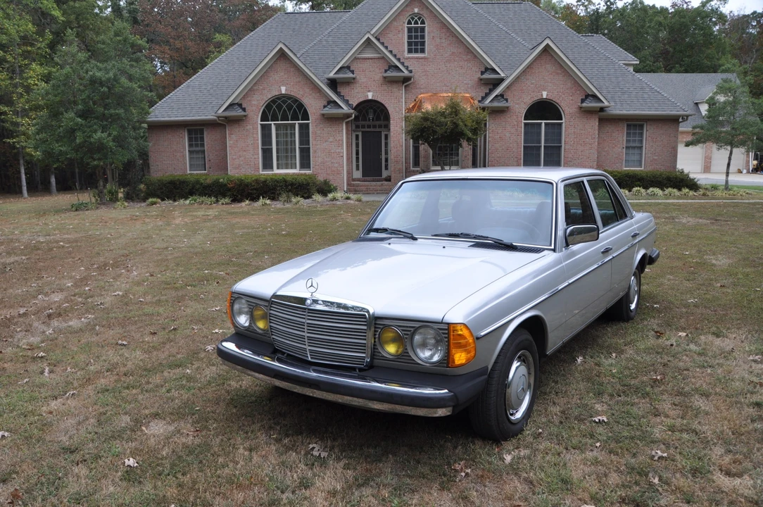 1981 Mercedes-Benz W123 Sedan - Image 10 of 31