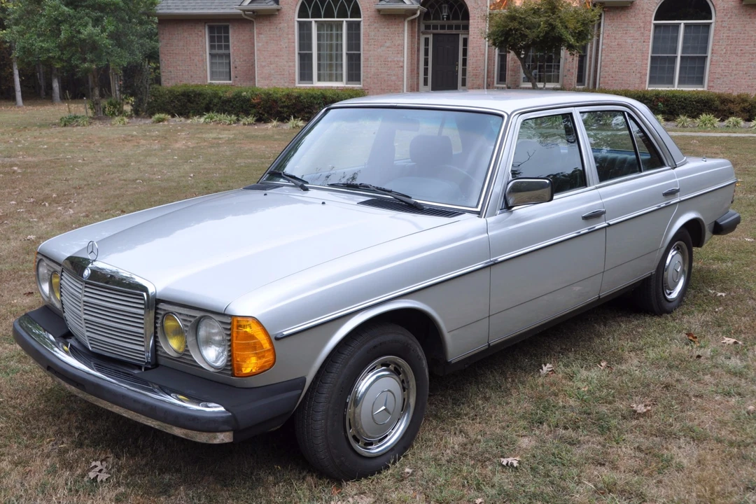 1981 Mercedes-Benz W123 Sedan - Image 11 of 31
