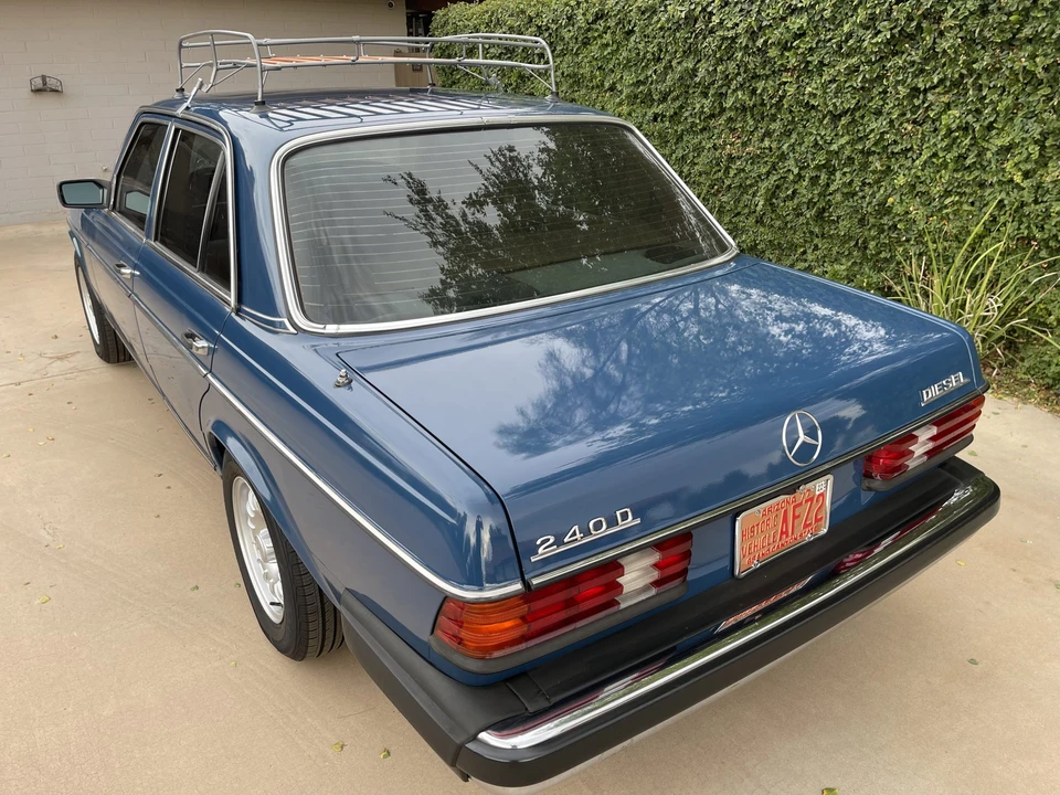 1981 Mercedes-Benz W123 Sedan - Image 9 of 31