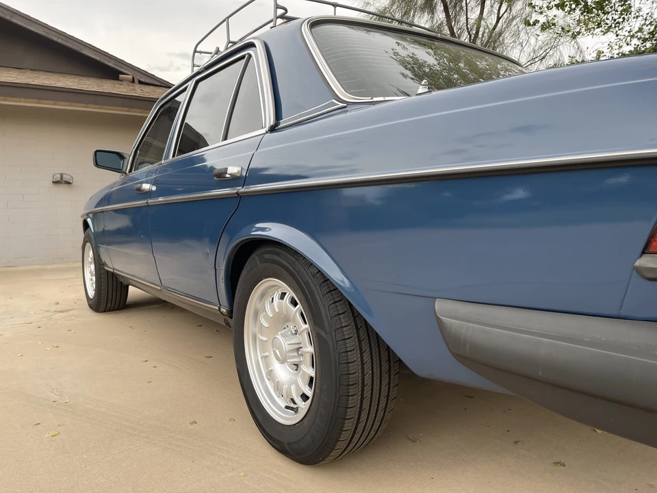 1981 Mercedes-Benz W123 Sedan - Image 26 of 31