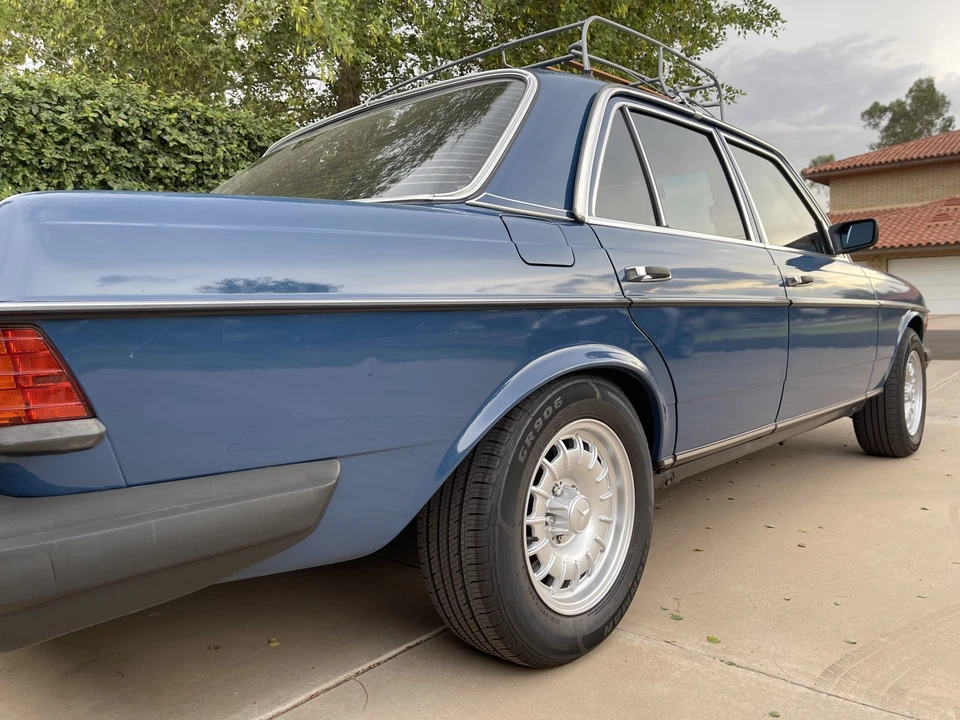 1981 Mercedes-Benz W123 Sedan - Image 6 of 31