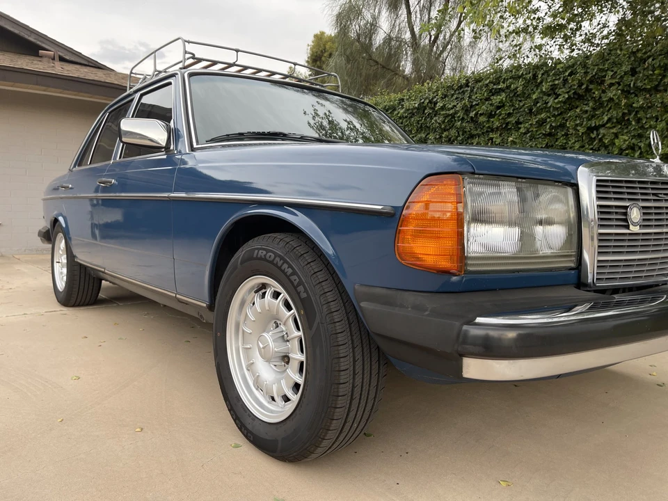 1981 Mercedes-Benz W123 Sedan - Image 4 of 31