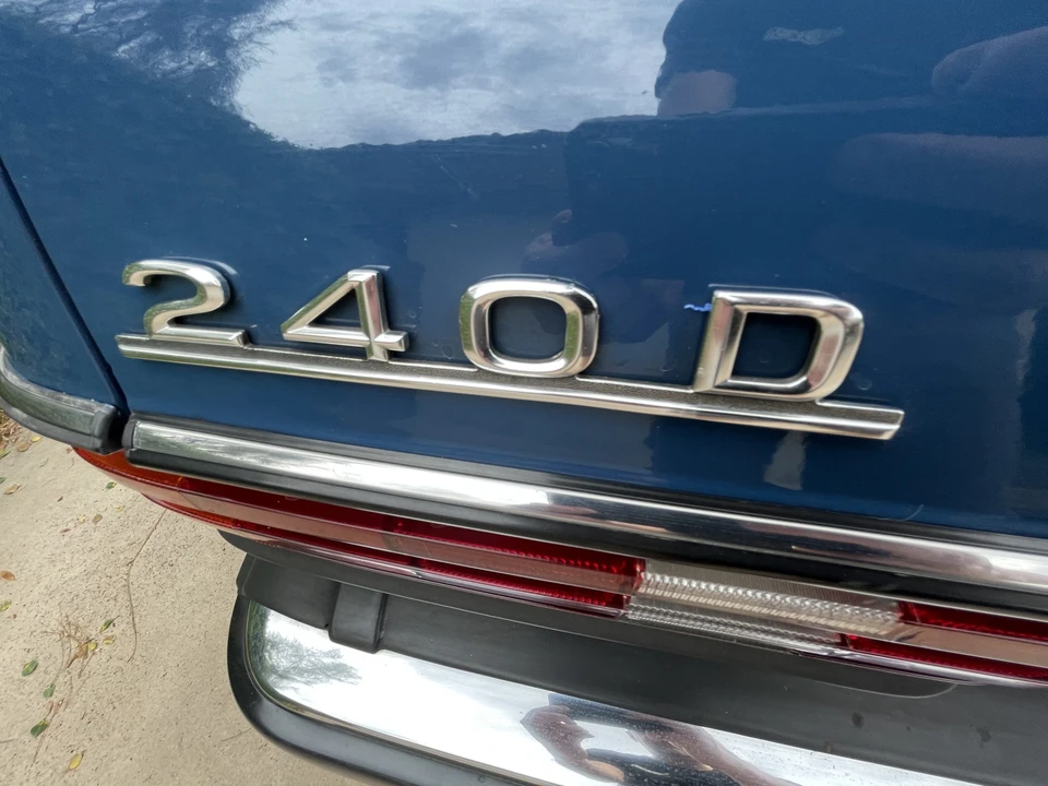 1981 Mercedes-Benz W123 Sedan - Image 23 of 31
