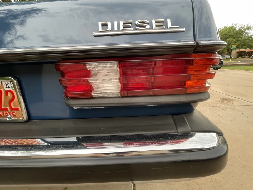 1981 Mercedes-Benz W123 Sedan - Image 21 of 31