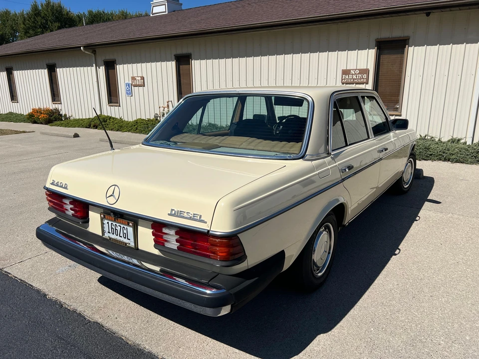 1981 Mercedes-Benz E-Class - Image 12 of 31