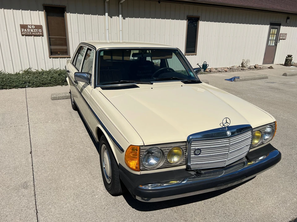 1981 Mercedes-Benz E-Class - Image 15 of 31
