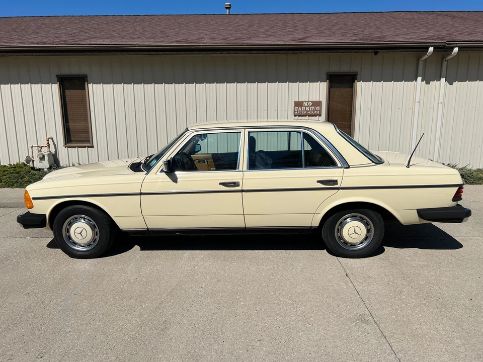 1981 Mercedes-Benz E-Class - Image 8 of 31