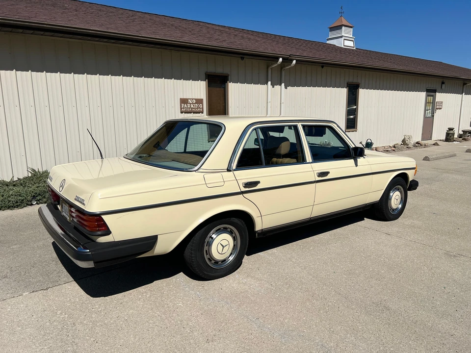 1981 Mercedes-Benz E-Class - Image 13 of 31