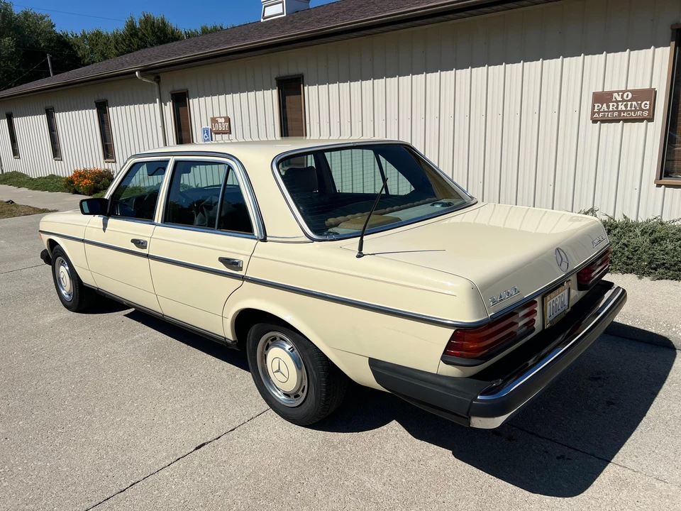 1981 Mercedes-Benz E-Class - Image 9 of 31