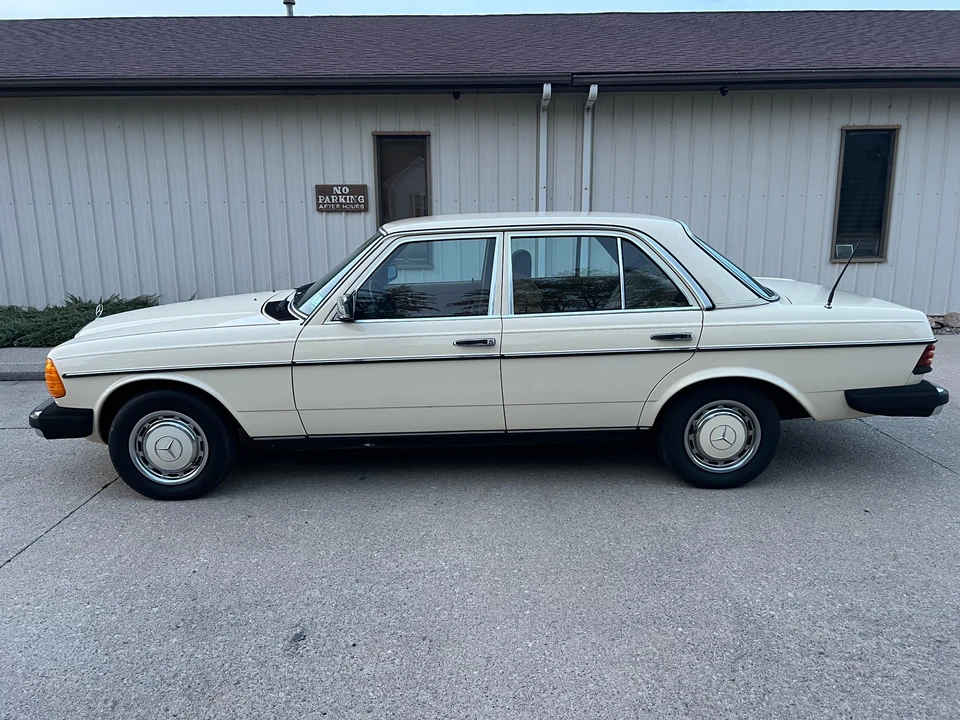 1981 Mercedes-Benz E-Class - Image 17 of 31