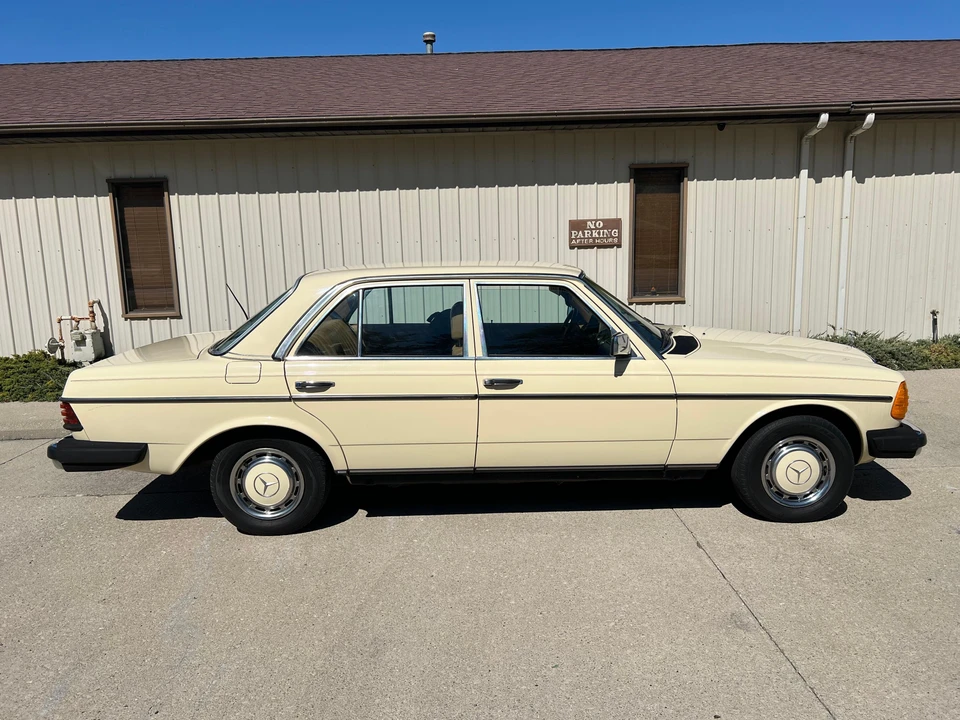 1981 Mercedes-Benz E-Class - Image 14 of 31
