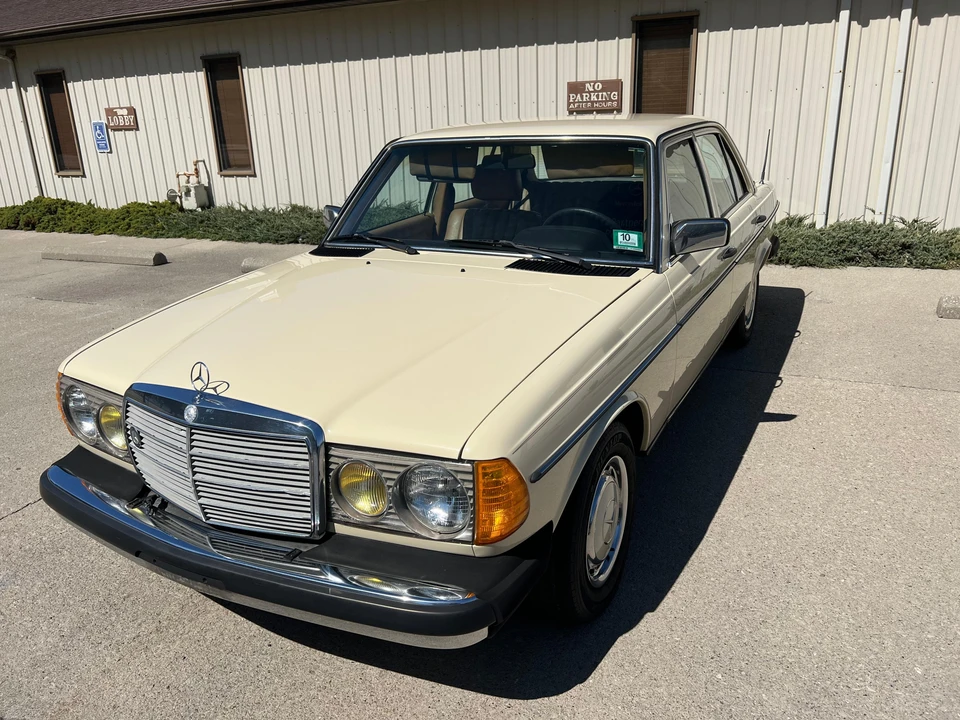 1981 Mercedes-Benz E-Class - Image 6 of 31