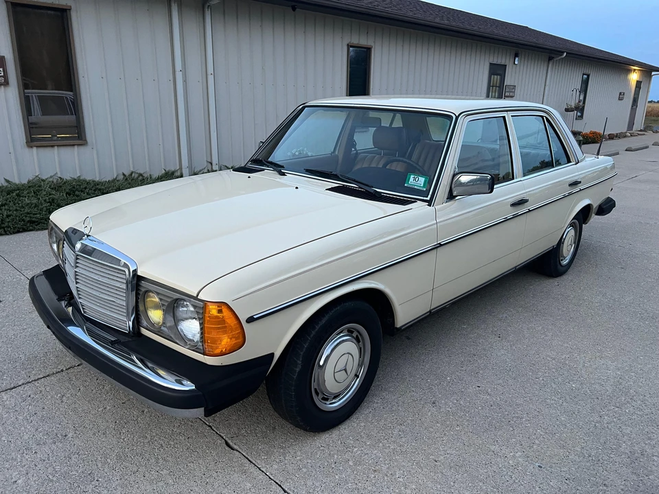 1981 Mercedes-Benz E-Class - Image 16 of 31