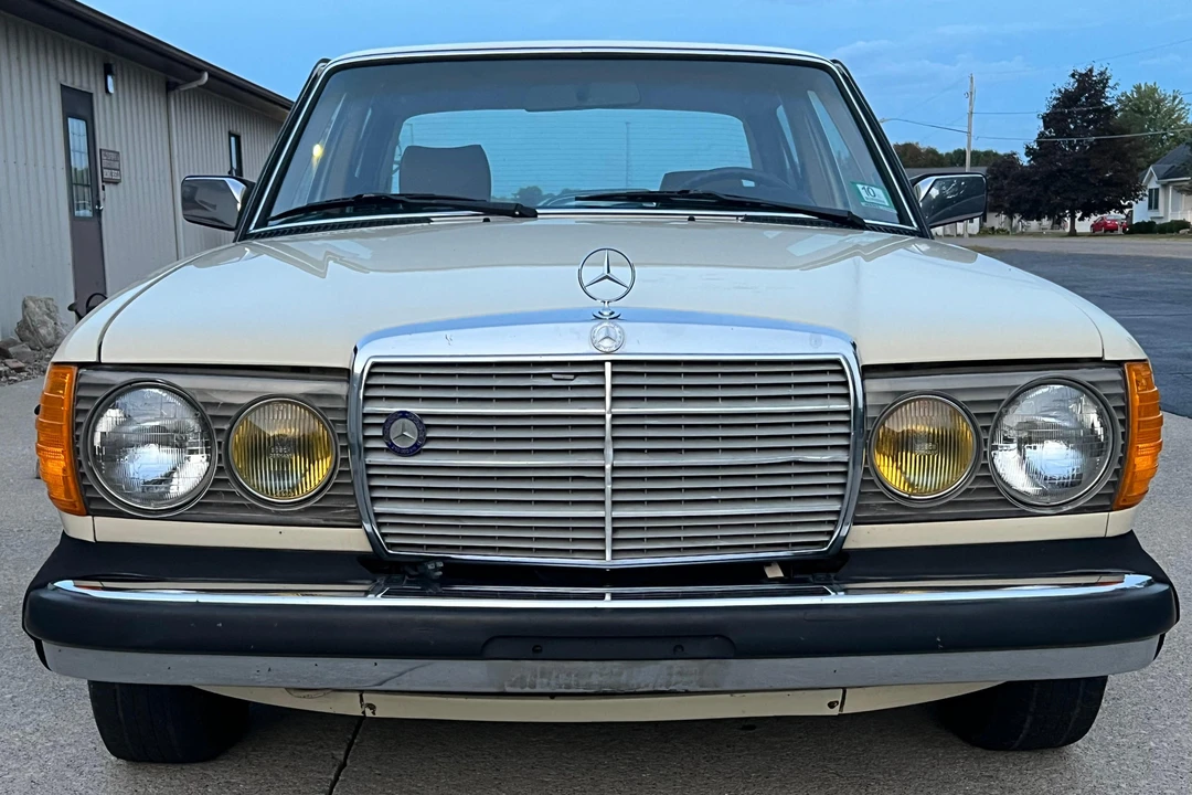 1981 Mercedes-Benz E-Class - Image 2 of 31