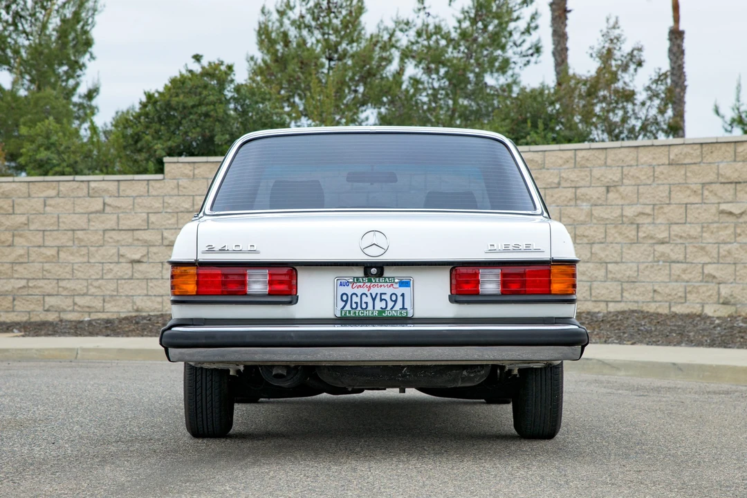 1981 Mercedes-Benz W123 Sedan - Image 6 of 31