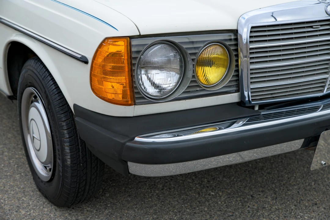 1981 Mercedes-Benz W123 Sedan - Image 26 of 31
