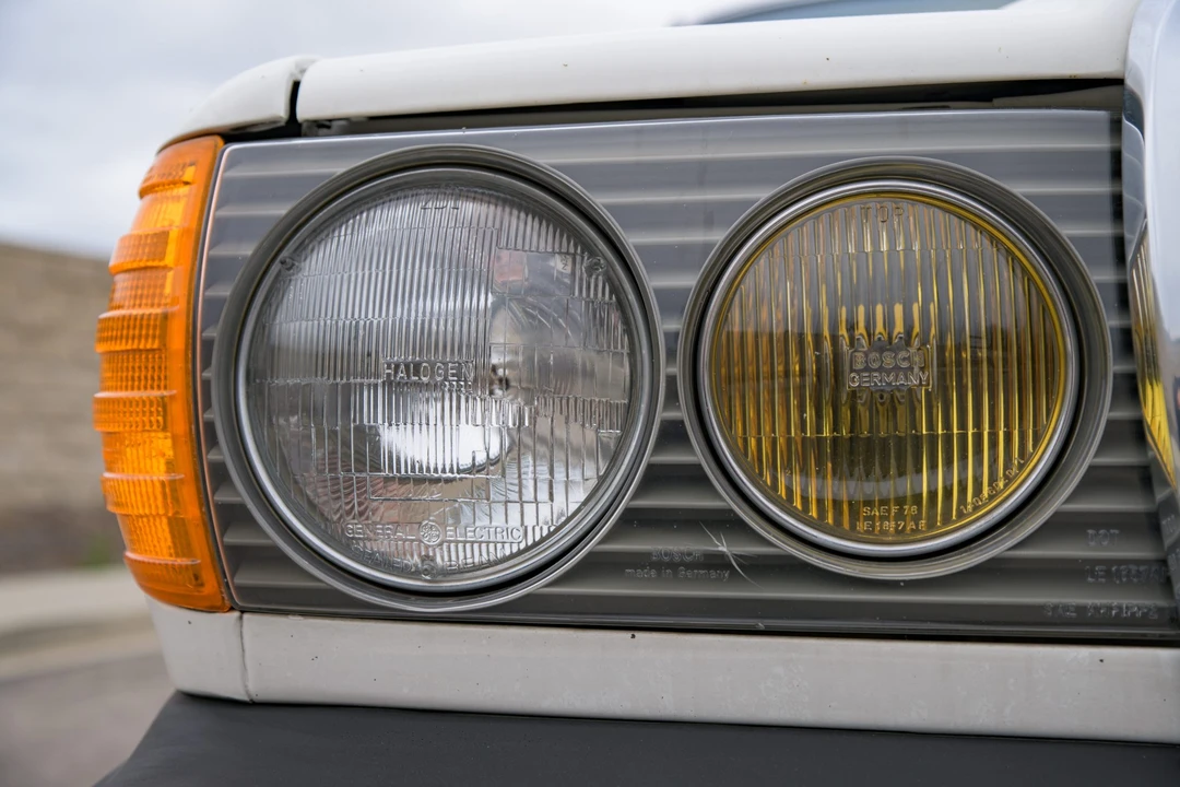 1981 Mercedes-Benz W123 Sedan - Image 29 of 31