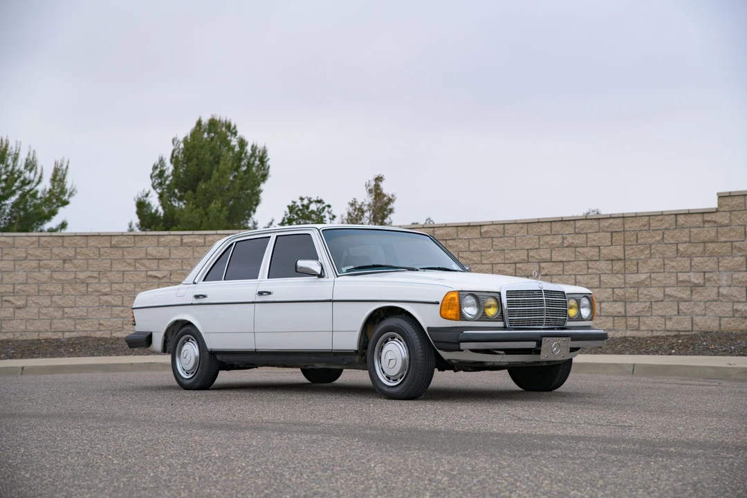 1981 Mercedes-Benz W123 Sedan - Image 12 of 31
