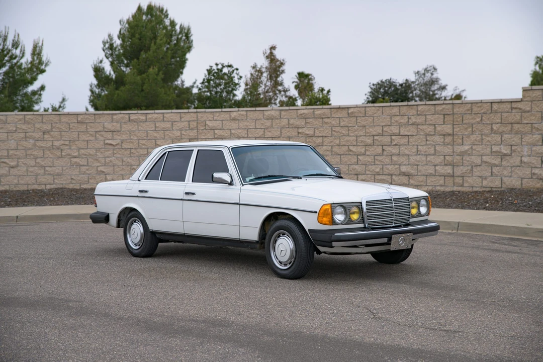 1981 Mercedes-Benz W123 Sedan - Image 13 of 31