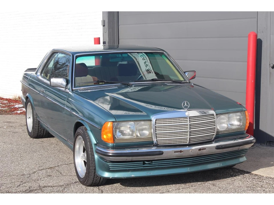 1981 Mercedes-Benz W123 Coupe (C123) - Image 2 of 31