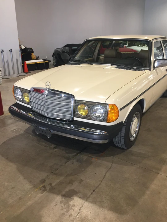 1981 Mercedes-Benz W123 Sedan - Image 12 of 31