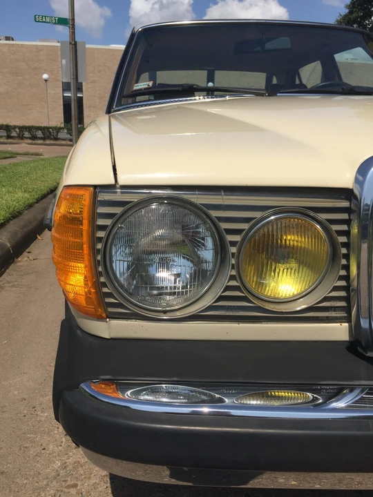 1981 Mercedes-Benz W123 Sedan - Image 20 of 31