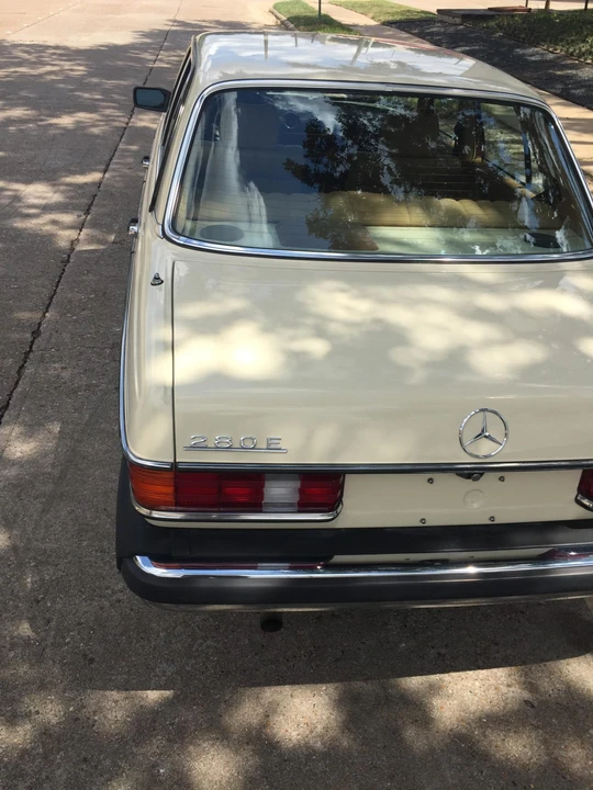 1981 Mercedes-Benz W123 Sedan - Image 25 of 31