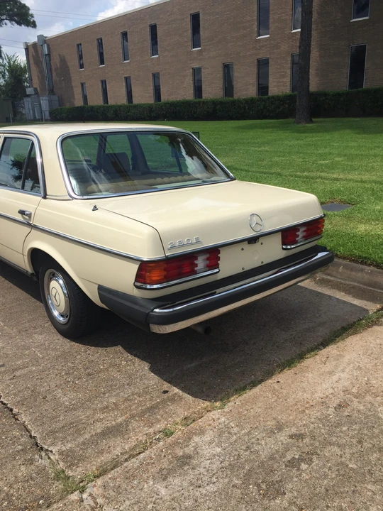 1981 Mercedes-Benz W123 Sedan - Image 31 of 31