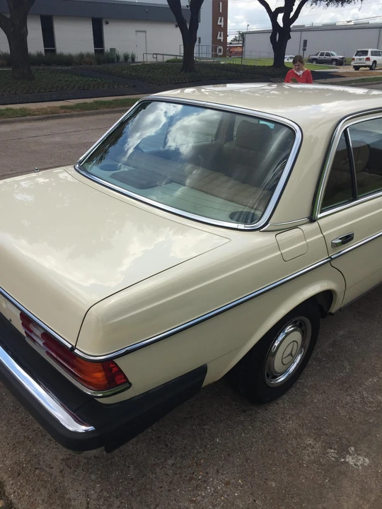 1981 Mercedes-Benz W123 Sedan - Image 23 of 31