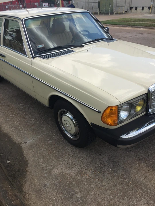 1981 Mercedes-Benz W123 Sedan - Image 19 of 31