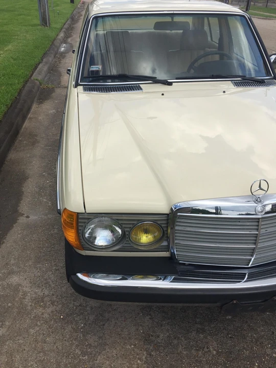 1981 Mercedes-Benz W123 Sedan - Image 18 of 31