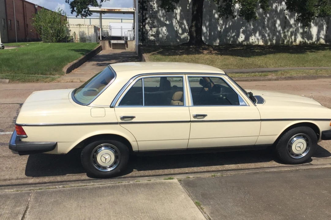1981 Mercedes-Benz W123 Sedan - Image 5 of 31