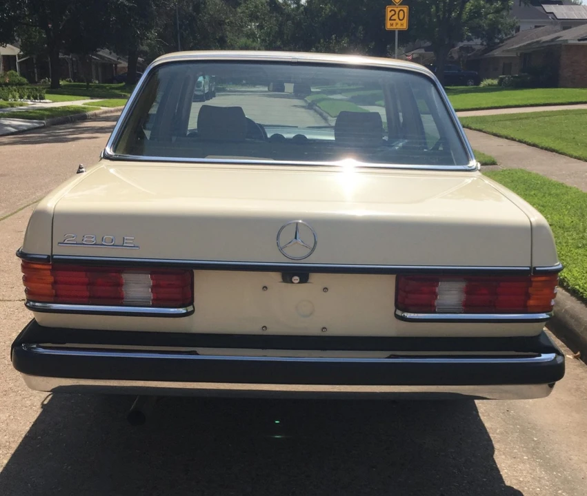 1981 Mercedes-Benz W123 Sedan - Image 6 of 31