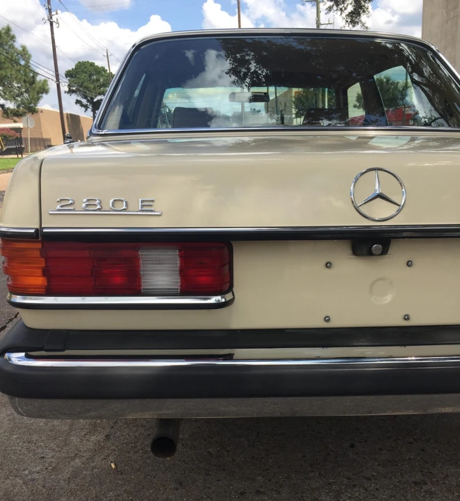 1981 Mercedes-Benz W123 Sedan - Image 26 of 31