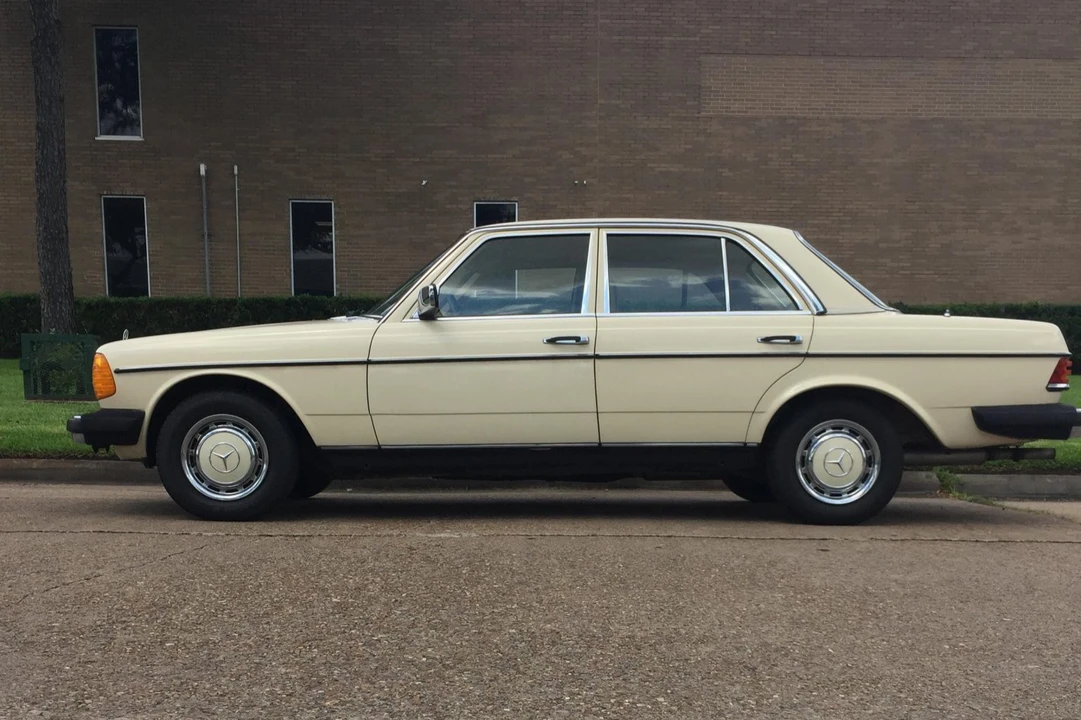 1981 Mercedes-Benz W123 Sedan - Image 11 of 31