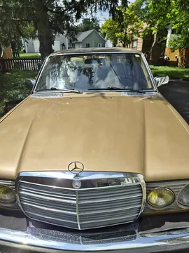 1981 Mercedes-Benz 300 D Sedan 4D