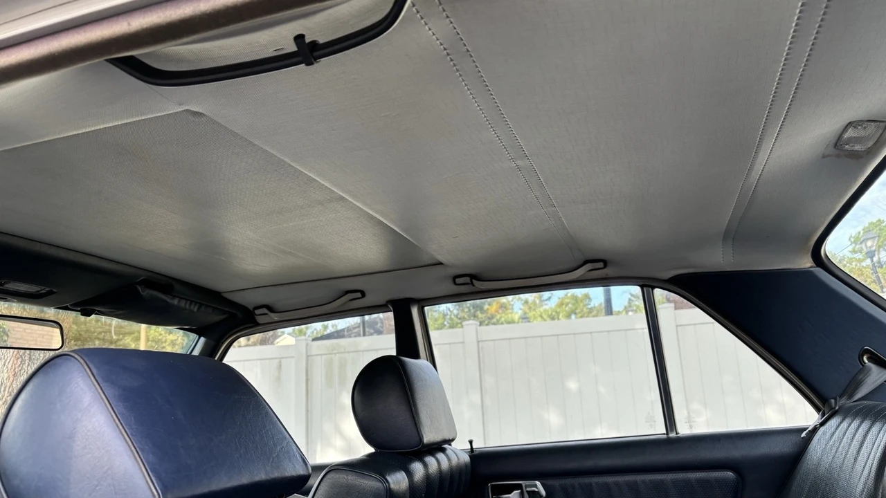 1981 Mercedes-Benz W123 Sedan - Image 19 of 21