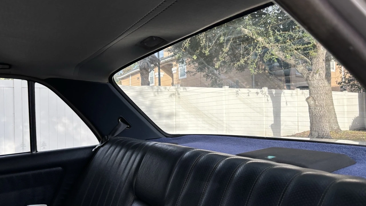 1981 Mercedes-Benz W123 Sedan - Image 18 of 21