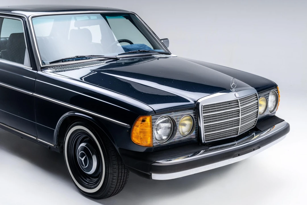1981 Mercedes-Benz W123 Sedan - Image 11 of 31