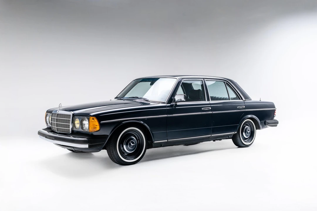 1981 Mercedes-Benz W123 Sedan - Image 2 of 31
