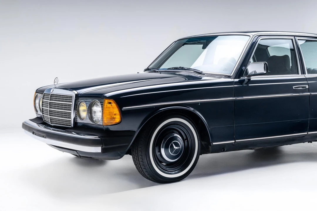 1981 Mercedes-Benz W123 Sedan - Image 14 of 31