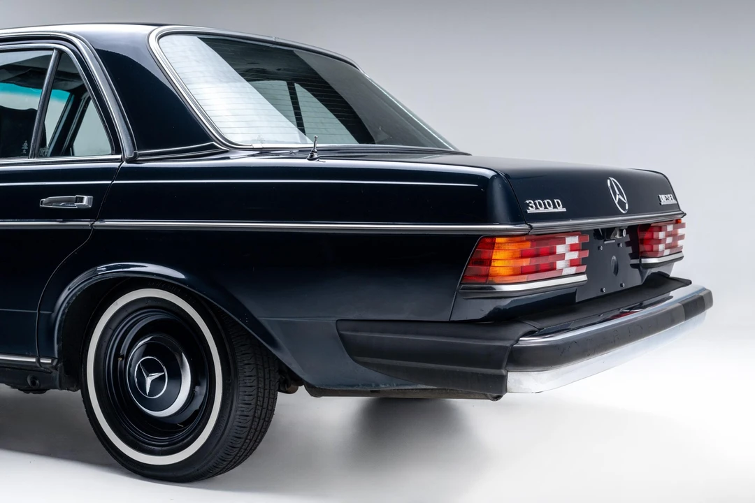 1981 Mercedes-Benz W123 Sedan - Image 17 of 31