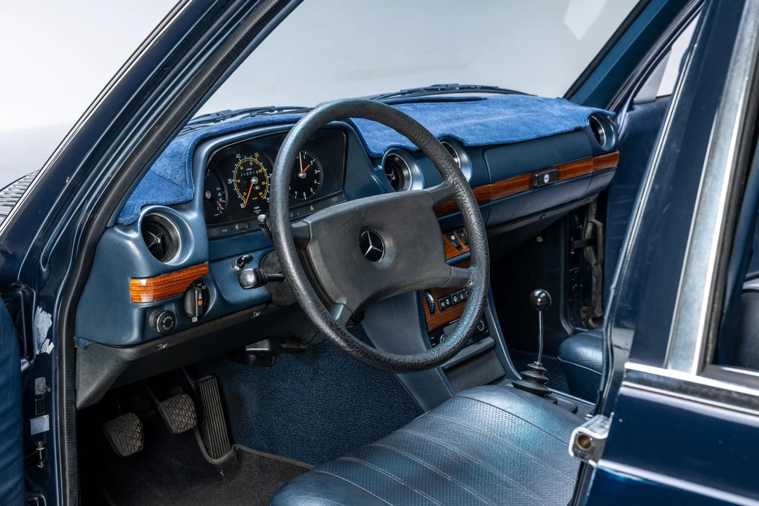 1981 Mercedes-Benz W123 Sedan - Image 25 of 31