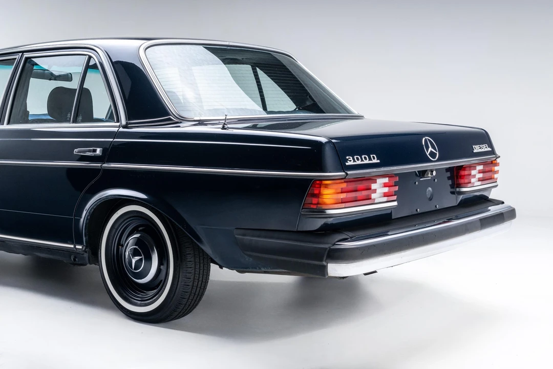 1981 Mercedes-Benz W123 Sedan - Image 19 of 31
