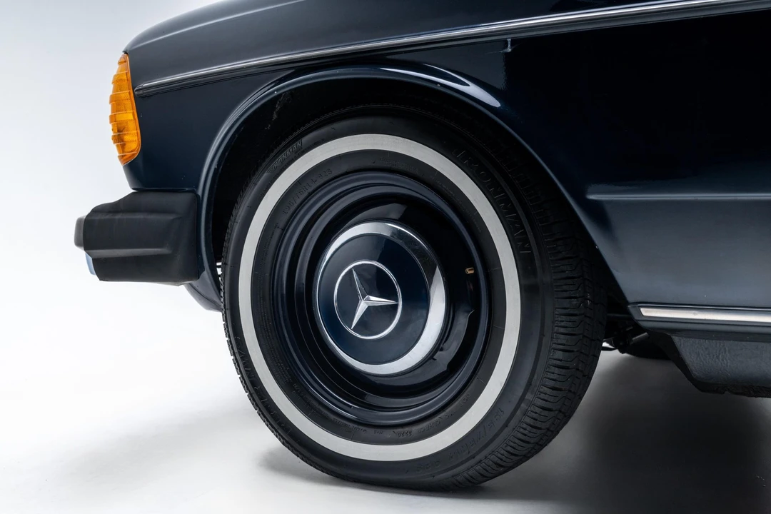 1981 Mercedes-Benz W123 Sedan - Image 16 of 31