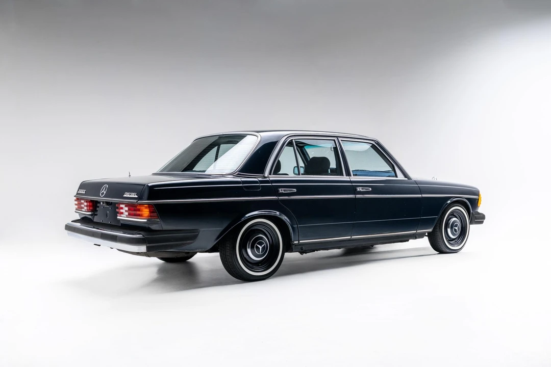1981 Mercedes-Benz W123 Sedan - Image 9 of 31