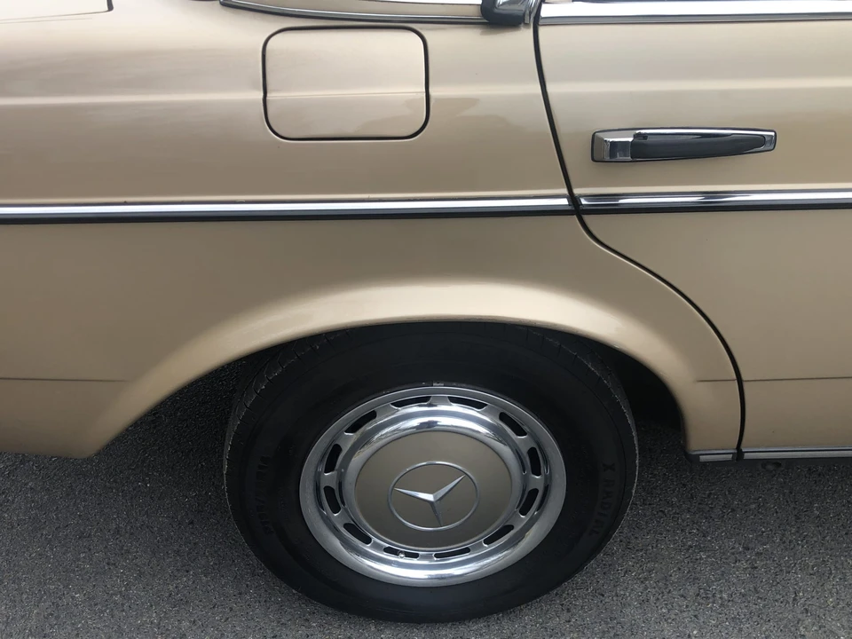 1981 Mercedes-Benz W123 Sedan - Image 28 of 31