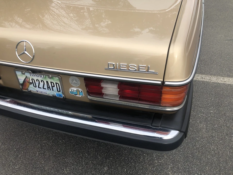 1981 Mercedes-Benz W123 Sedan - Image 26 of 31